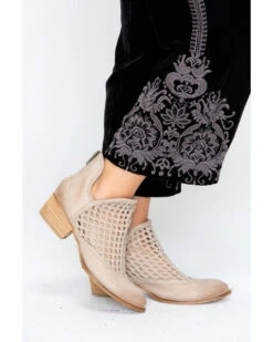 Johnny Was Women's Hirsch Velvet Embroidered Crop Pants 9 Johnny Was Women's Hirsch Velvet Embroidered Crop Pants -Cowgirl Edge Sales 2000257328 001 P4