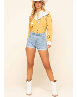 Rolla's Women's Light Wash Rolled Hem Duster Shorts 9 Rolla's Women's Light Wash Rolled Hem Duster Shorts -Cowgirl Edge Sales 2000323215 400 P6