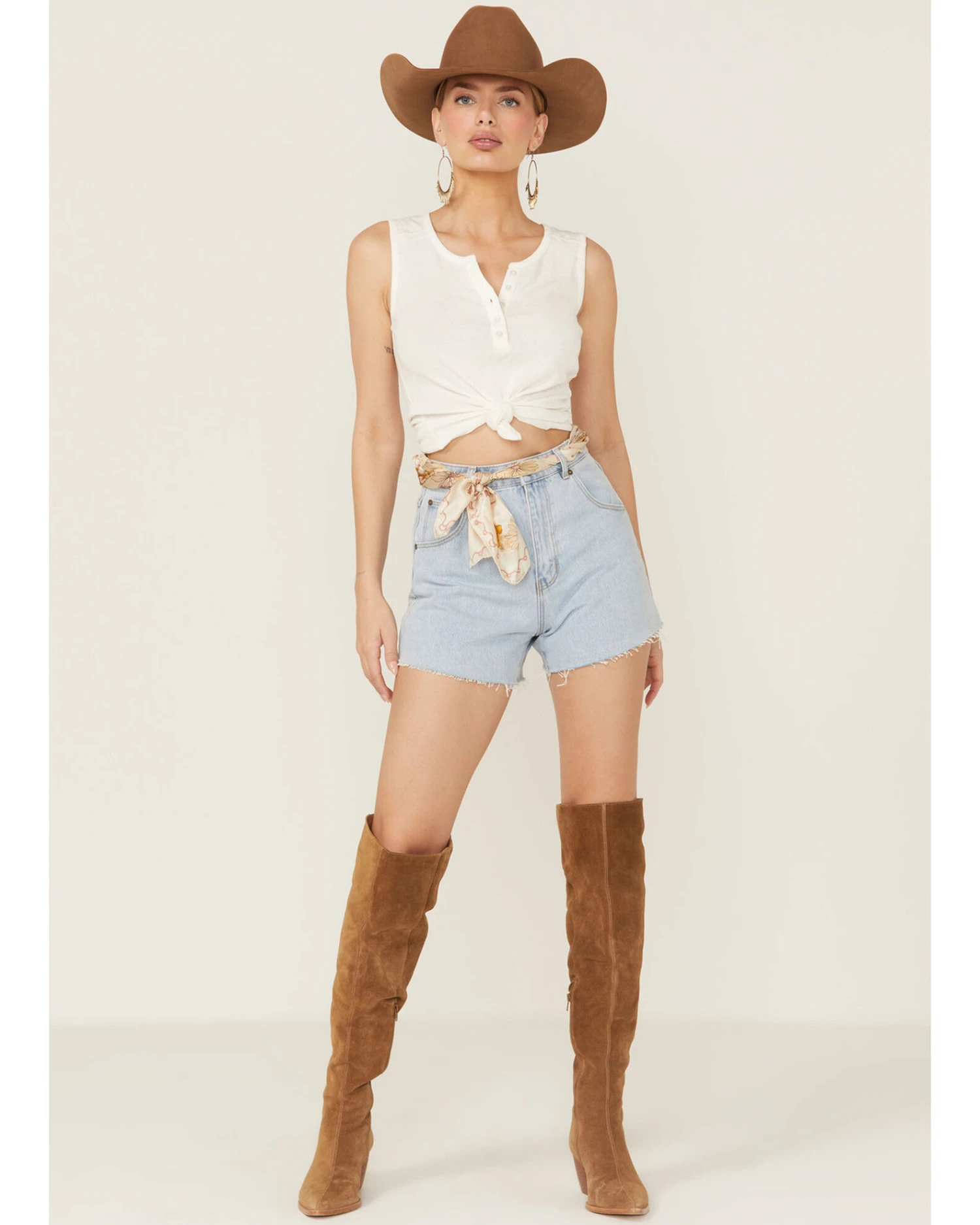 Rolla's Women's Mirage Nina Light Wash High Rise Relaxed Shorts 3 Rolla's Women's Mirage Nina Light Wash High Rise Relaxed Shorts - Image 3