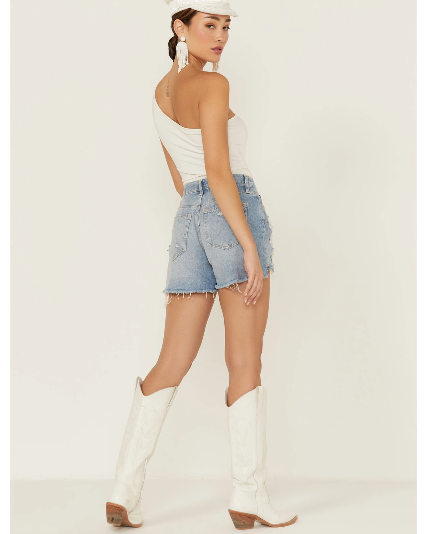 Free People Women's Maggie Kiss Me Distressed Shorts 4 Free People Women's Maggie Kiss Me Distressed Shorts - Image 4