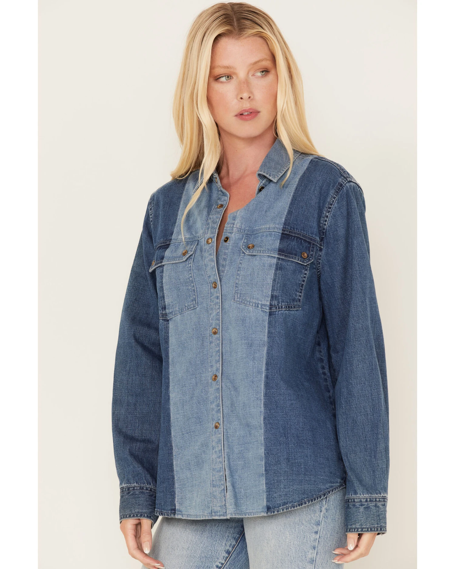 Cleo + Wolf Women's Montana Avenue Two Tone Long Sleeve Denim Snap Shirt 4 Cleo + Wolf Women's Montana Avenue Two Tone Long Sleeve Denim Snap Shirt - Image 4