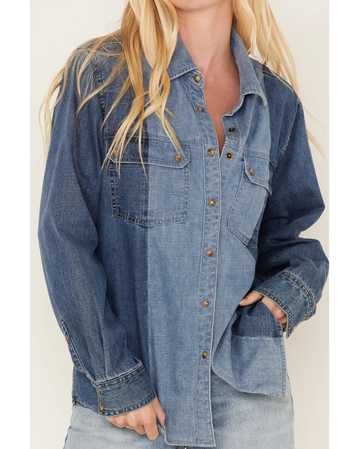 Cleo + Wolf Women's Montana Avenue Two Tone Long Sleeve Denim Snap Shirt 1 Cleo + Wolf Women's Montana Avenue Two Tone Long Sleeve Denim Snap Shirt