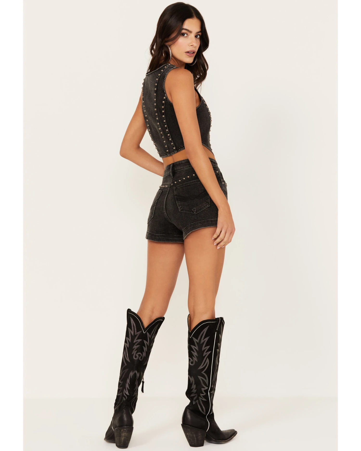 Idyllwind Women's Delrose Drive High Rise Studded Stretch Denim Shorts 4 Idyllwind Women's Delrose Drive High Rise Studded Stretch Denim Shorts - Image 4